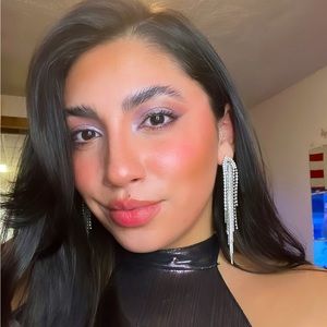 Meet your Posher, Karina